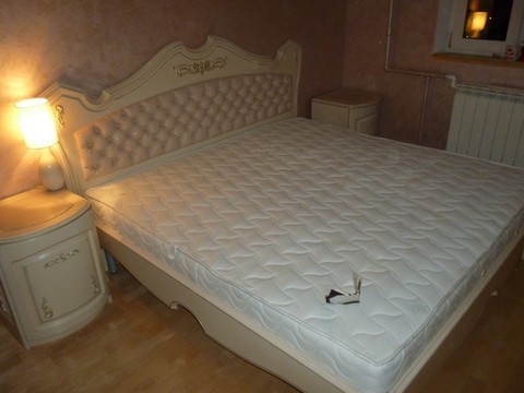 Кровать и 2 тумбы